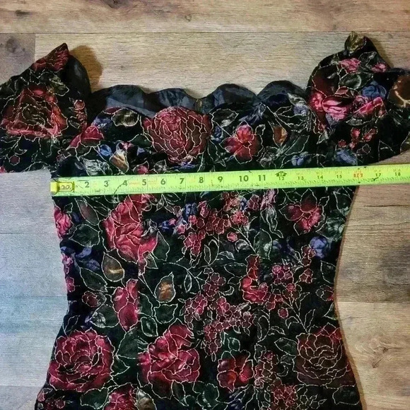 Vintage Steppin' Out 80's/90's Black Floral Rose Velvet Off-the-Shoulder Dress 9 - Picture 8 of 9